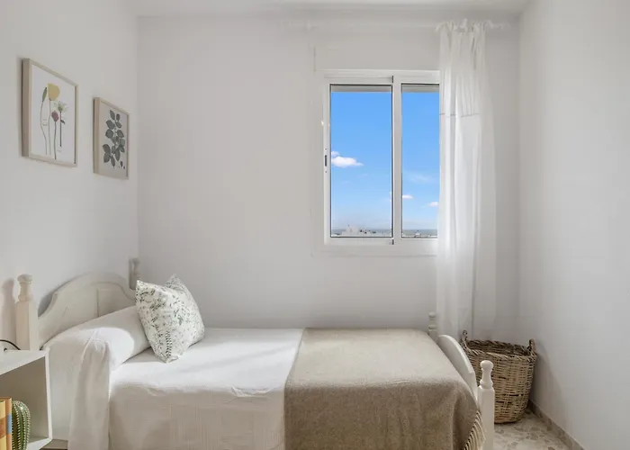 Piso Amplio Y Luminoso En Conil *